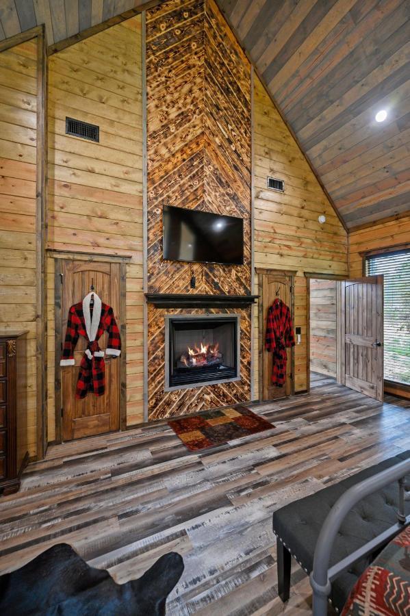 The Adirondack Honeymoon Hot Tub Soaking Tub Wood Burning Fireplace Stephens Gap Esterno foto