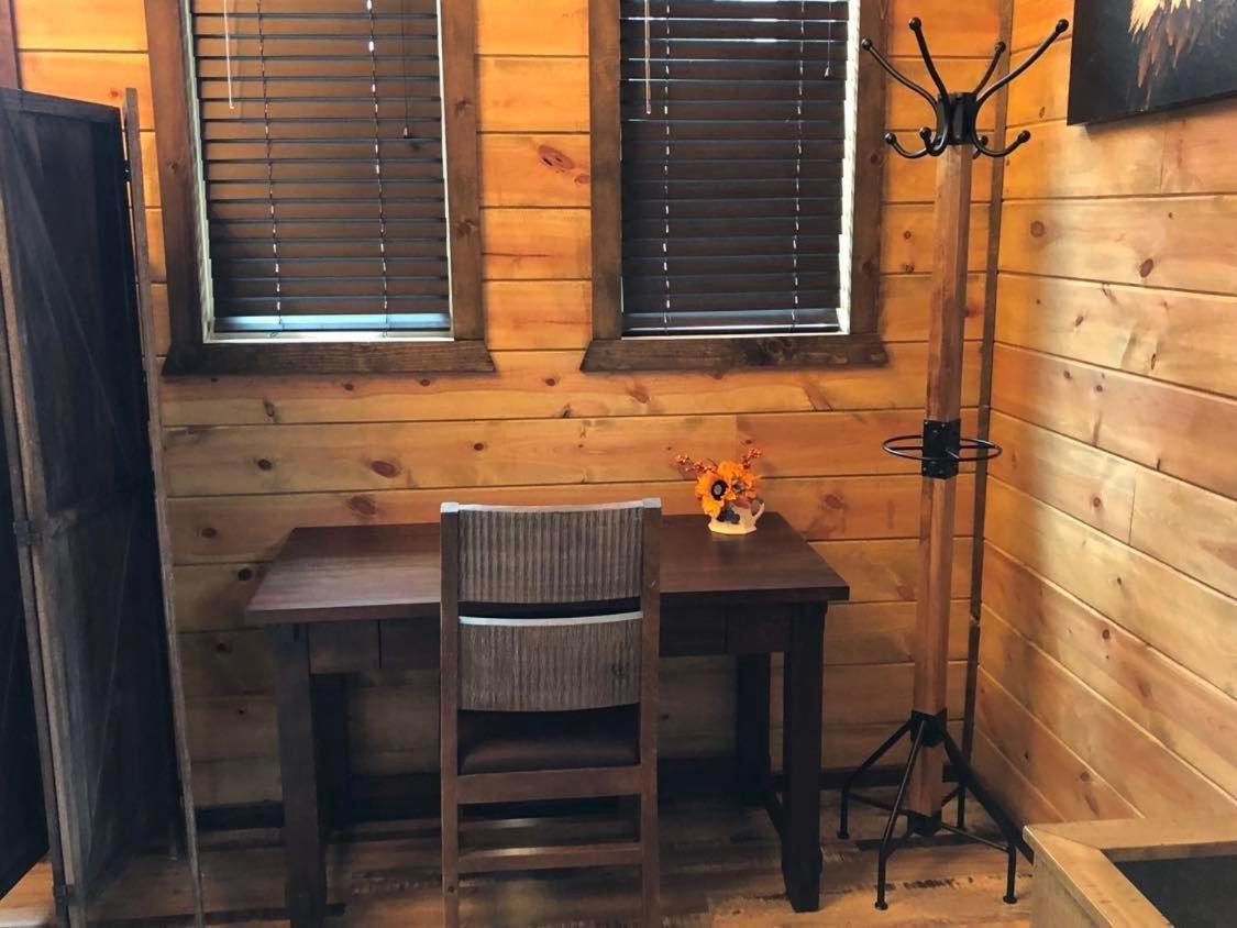 The Adirondack Honeymoon Hot Tub Soaking Tub Wood Burning Fireplace Stephens Gap Esterno foto